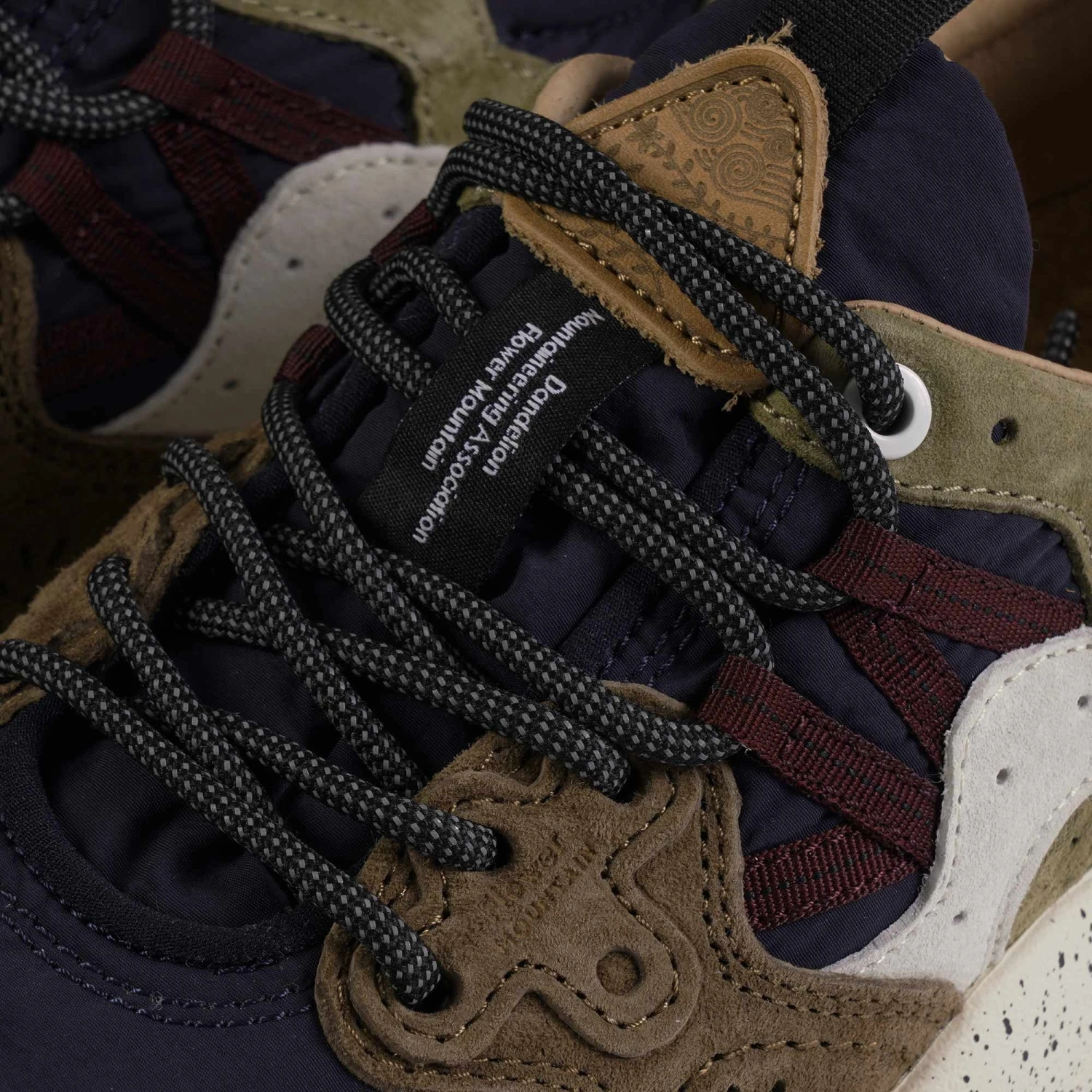 Flower Mountain Yamano 3 - Brown And Navy 6 Flower Mountain Yamano 3 - Brown And Navy - Image 4