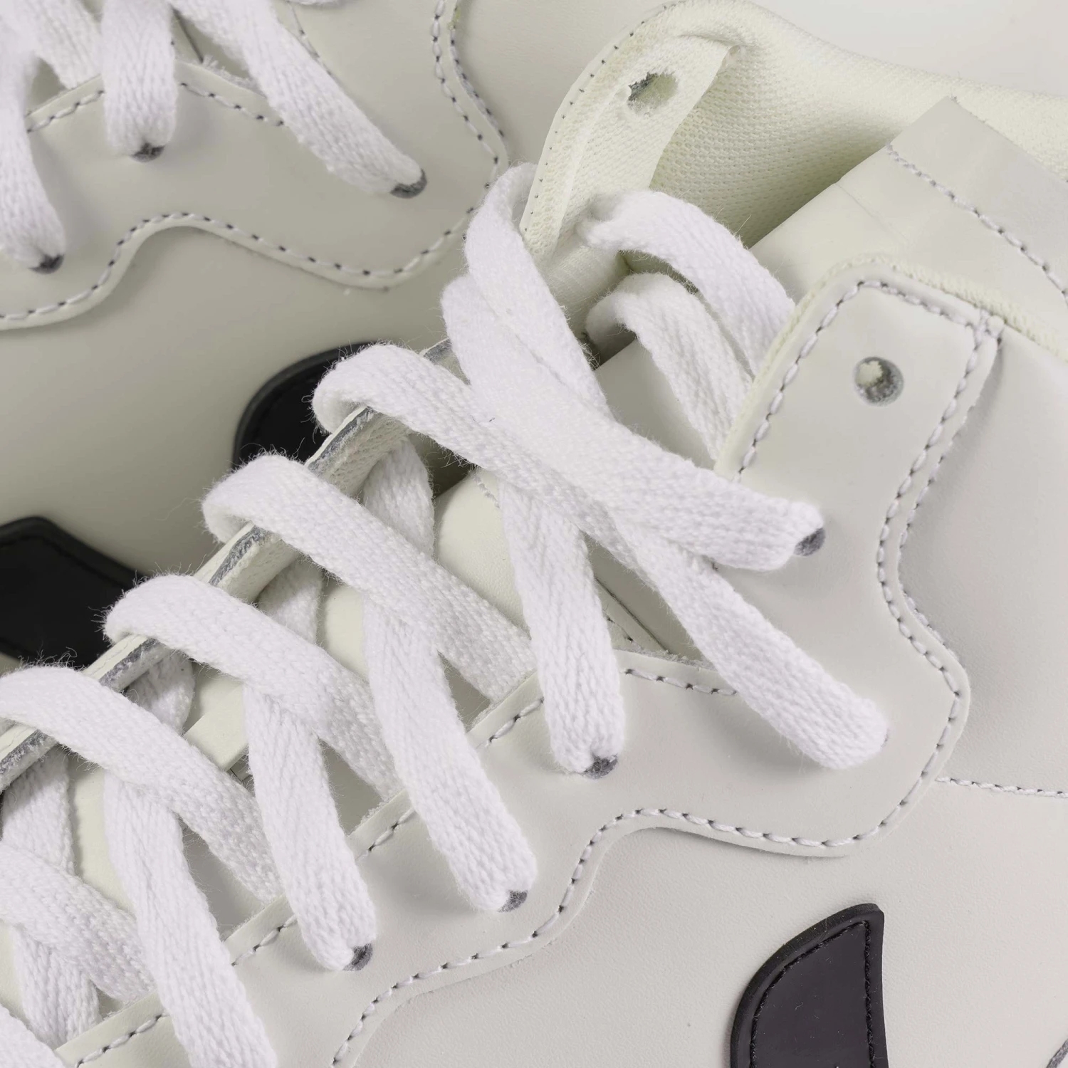 VEJA V-15 Leather - White & Black 6 VEJA V-15 Leather - White & Black - Image 4